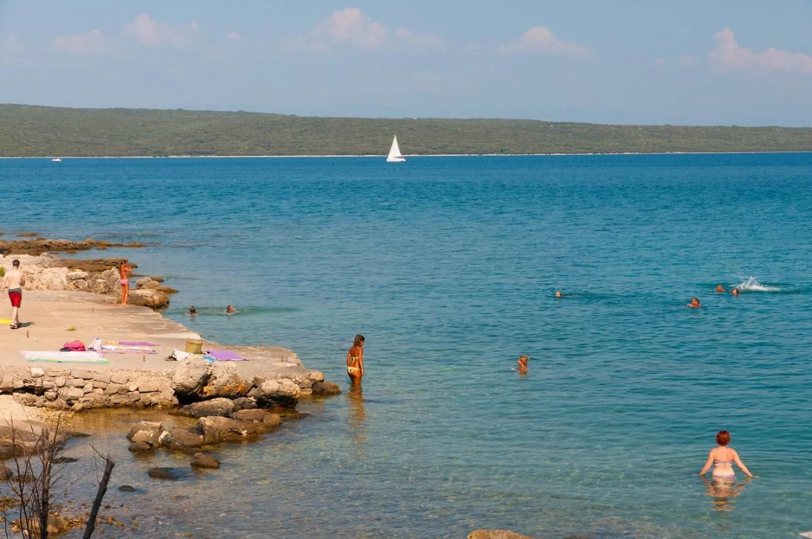 Cozy Apartment Analia Near Beautiful Beach Nerezine