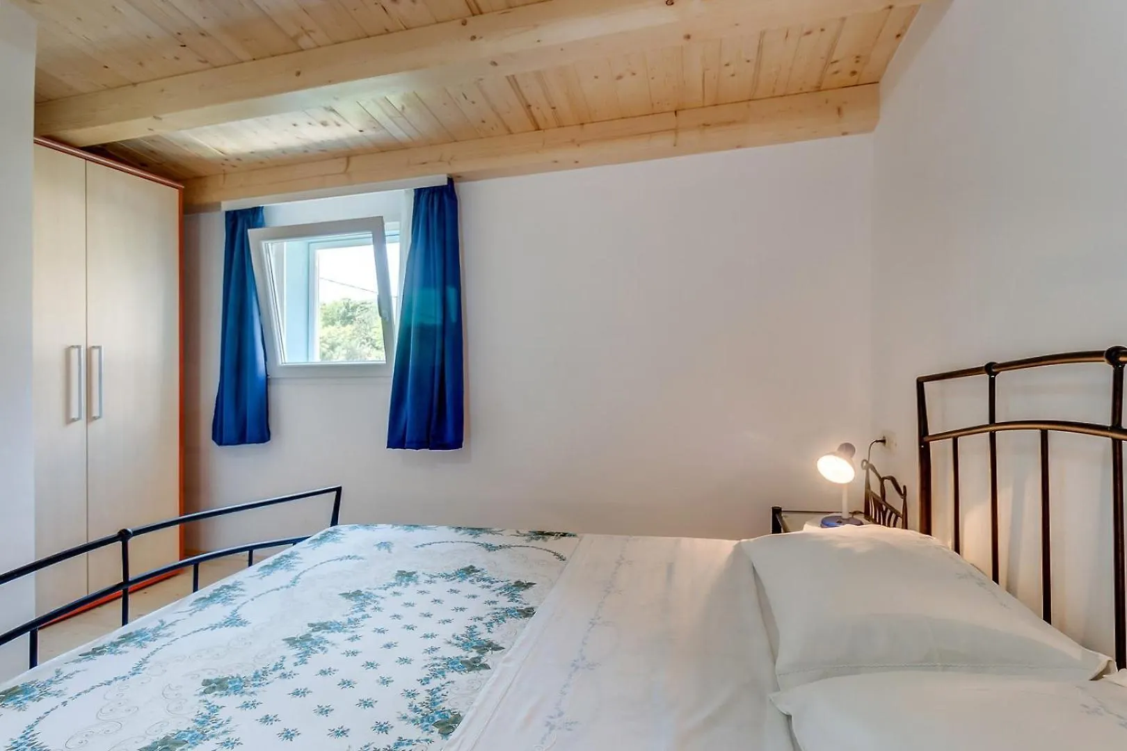 Cozy Apartment Analia Near Beautiful Beach Nerezine