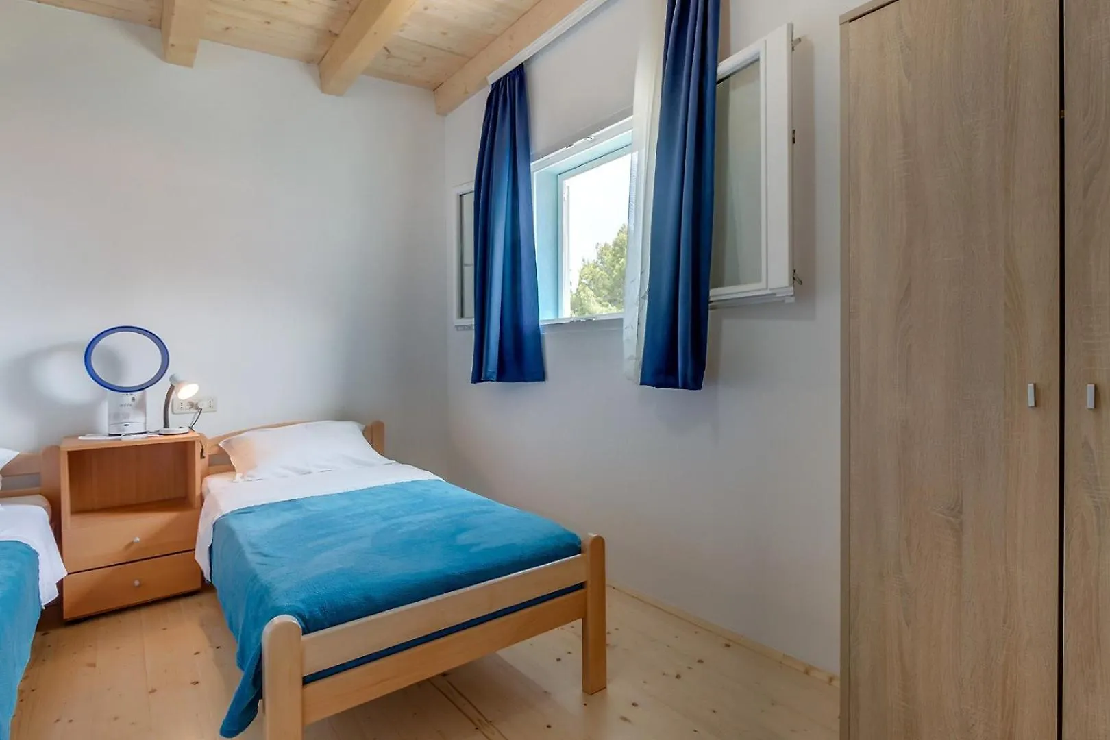 Cozy Apartment Analia Near Beautiful Beach Nerezine