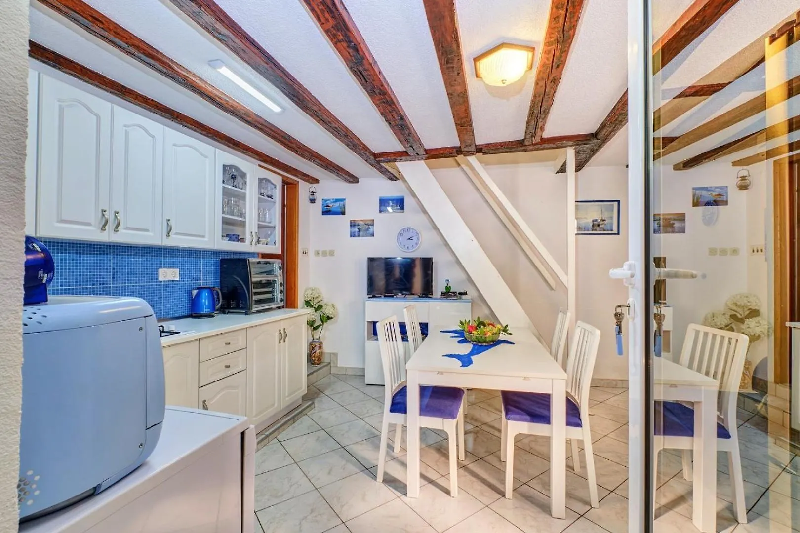 Cozy Apartment Analia Near Beautiful Beach Nerezine