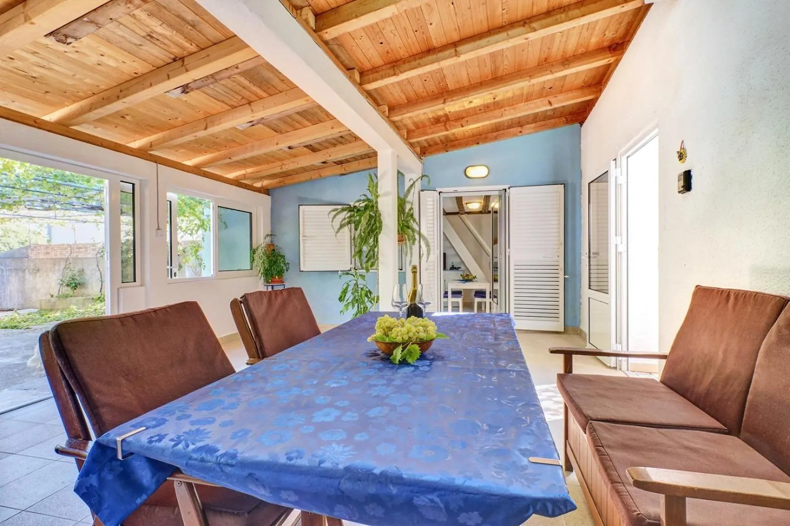 Cozy Apartment Analia Near Beautiful Beach Nerezine