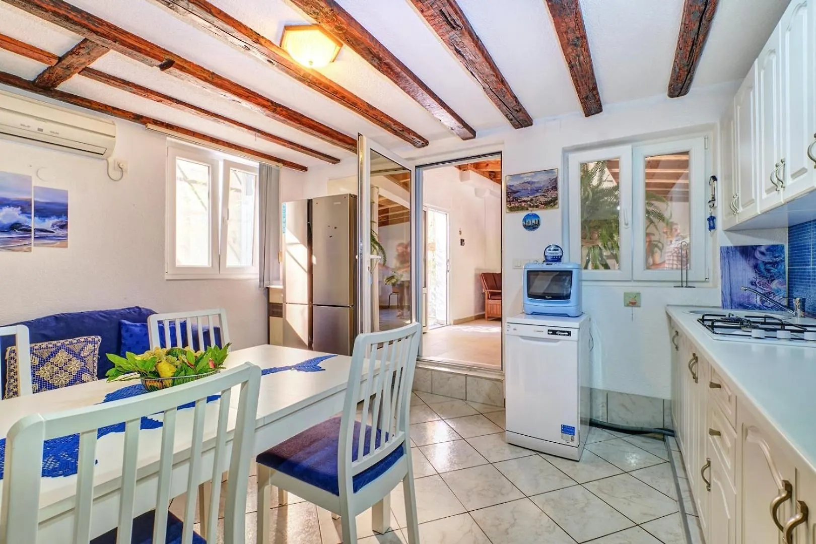 Cozy Apartment Analia Near Beautiful Beach Nerezine 0*,